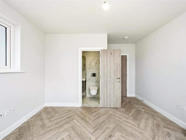 Flat for sale in Stepney, Greater London