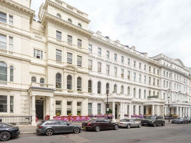 Flat for sale in Paddington, Greater London