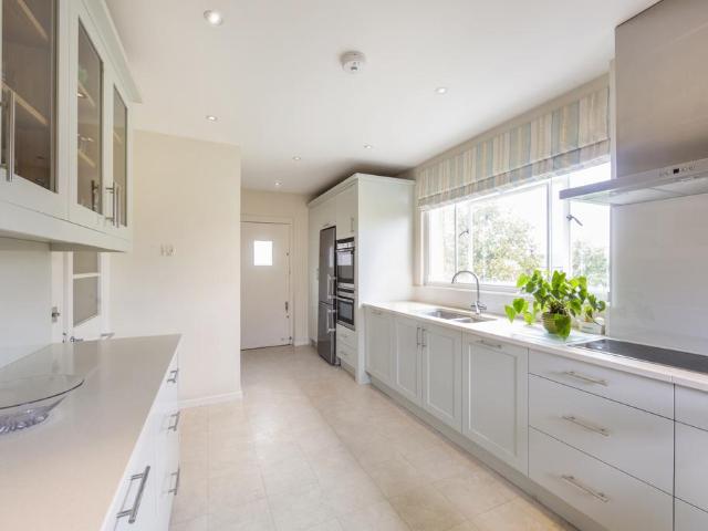 Flat for sale in Roehampton, Greater London