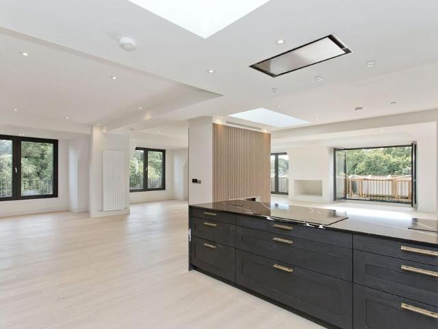 Flat for sale in Haymarket, Scotland
