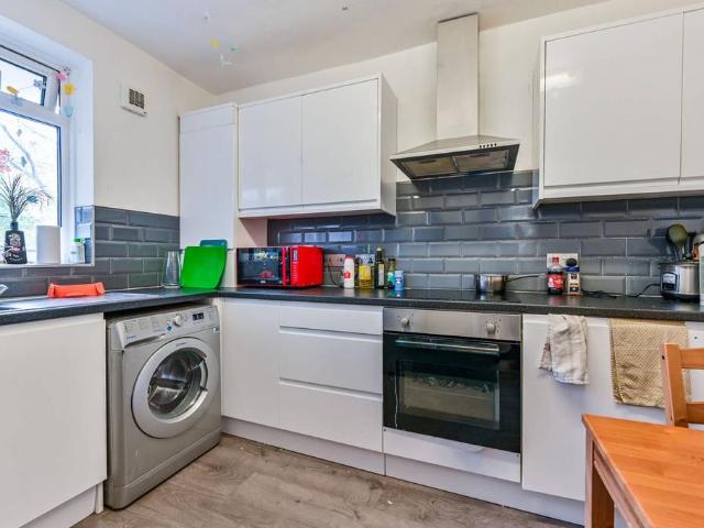 Flat for sale in Somers Town, Greater London