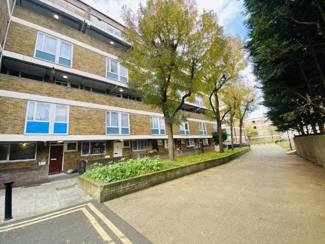 Flat for sale in Old Ford, Mile End