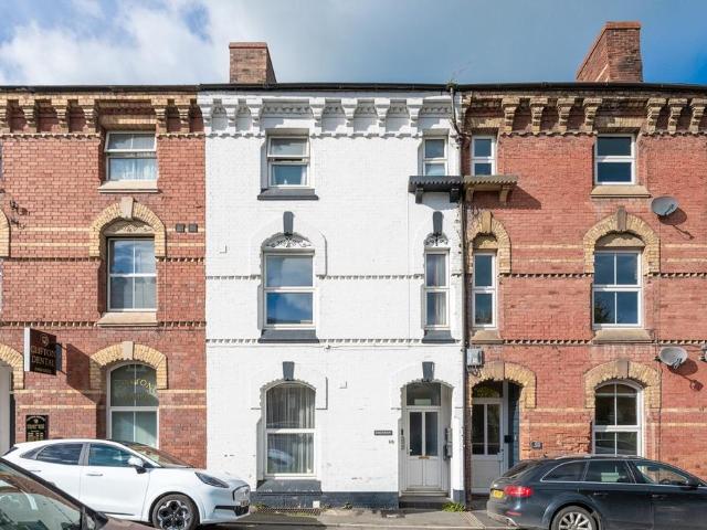 Flat for sale in Penygloddfa, Newtown