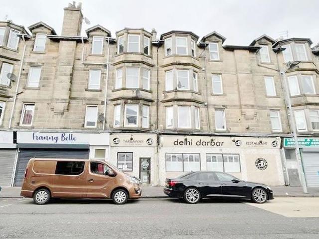 Flat for sale in Dumbarton, Scotland