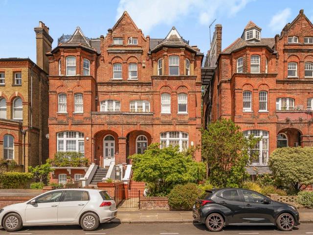 Flat for sale in Belsize Park, Greater London