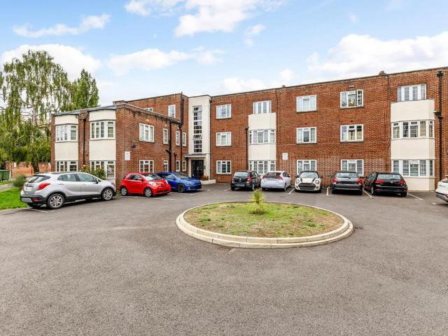 Flat for sale in Coley Park, Reading