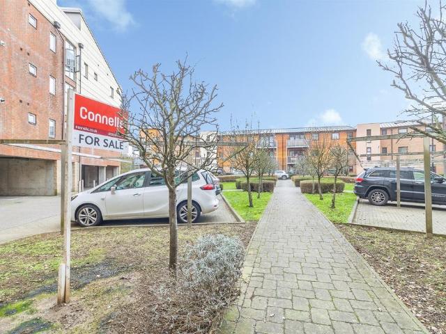 Flat for sale in Monkston Park, Milton Keynes