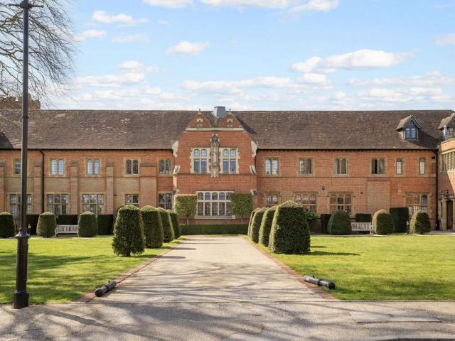 Flat for sale in Upper Woolhampton, Woolhampton
