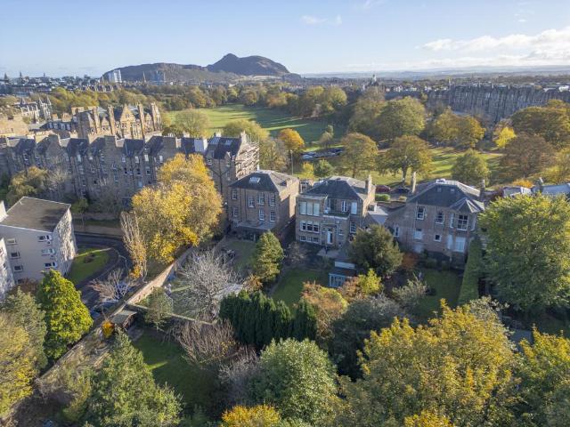 Flat for sale in Greenhill, Scotland