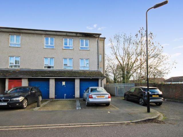 Flat for sale in London Borough of Ealing, Greenford