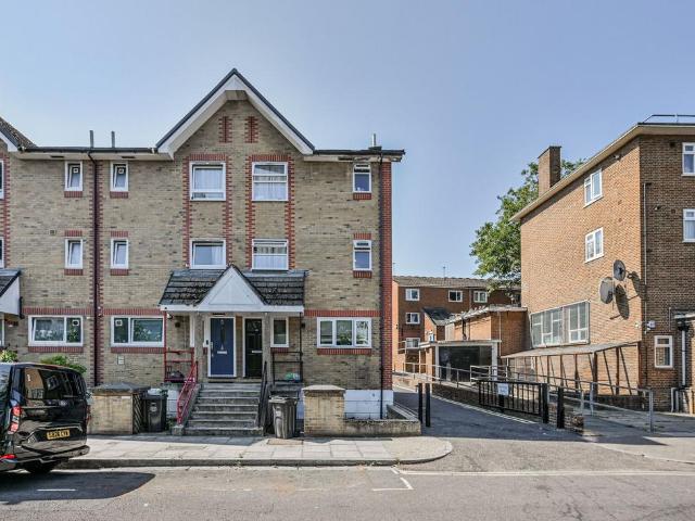 Flat for sale in Stoke Newington, Greater London