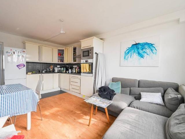 Flat for sale in Finsbury, Greater London