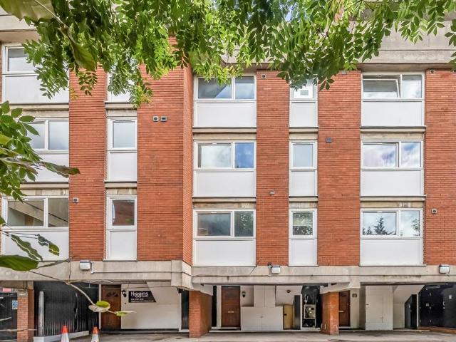 Flat for sale in Holloway, Greater London