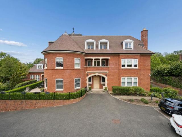 Flat for sale in Batchworth