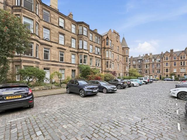 Flat for sale in Marchmont, Scotland