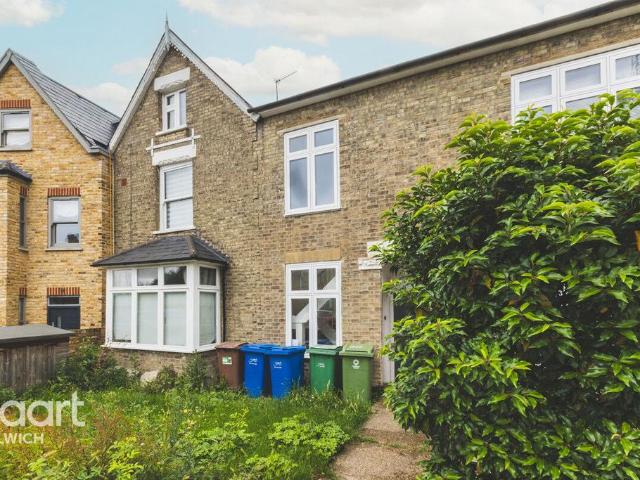 Flat for sale in East Dulwich, Greater London