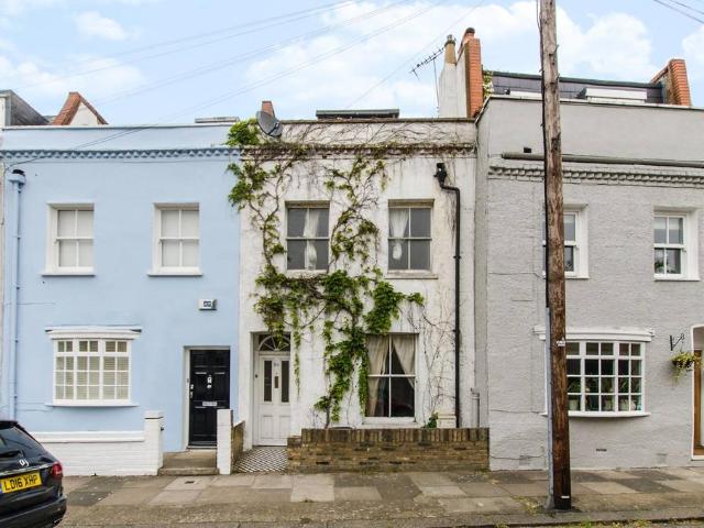 House for sale in Clapham Junction, Greater London