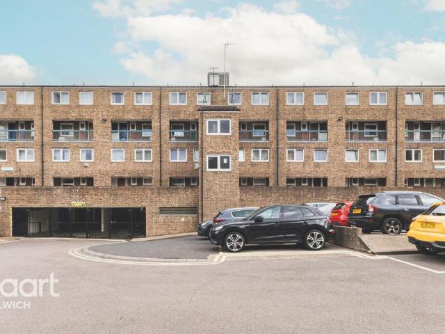 Flat for sale in Denmark Hill, Greater London