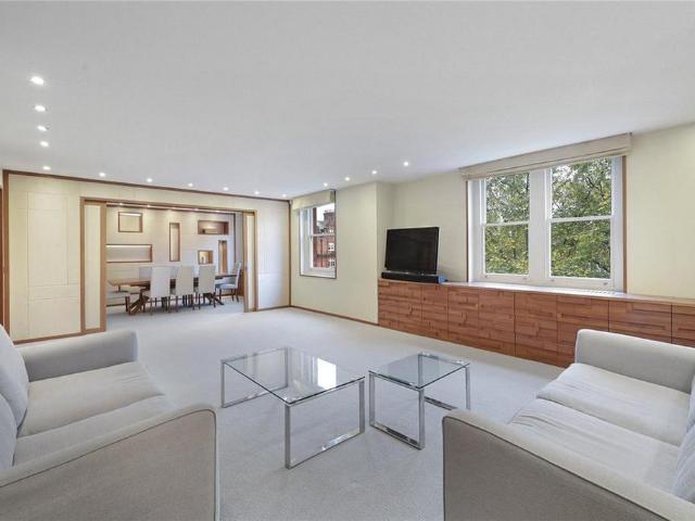 Flat for sale in Chelsea, Greater London
