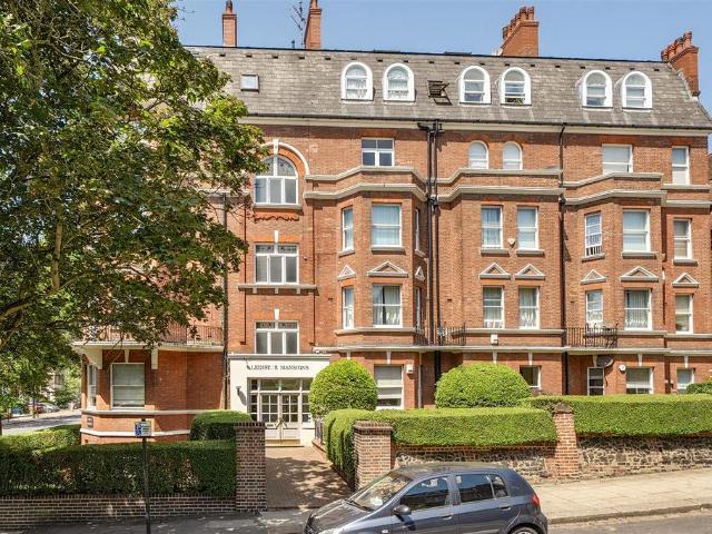 Flat for sale in West Hampstead, Greater London