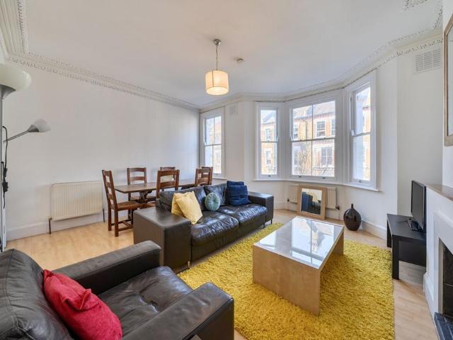 Flat for sale in London Borough of Lambeth, Greater London
