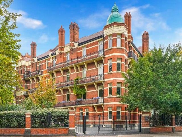 Flat for sale in London Borough of Hammersmith and Fulham, Greater London