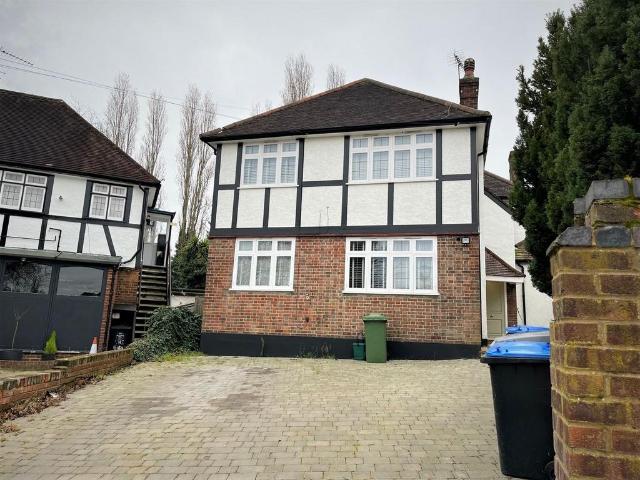 Flat for sale in Kingsbury, Greater London