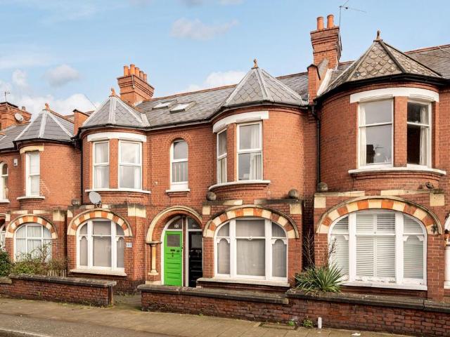 Flat for sale in Streatham Hill, Greater London