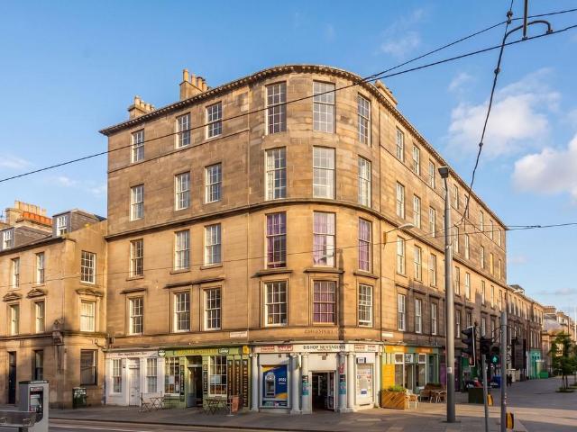 Flat for sale in North Leith, Scotland