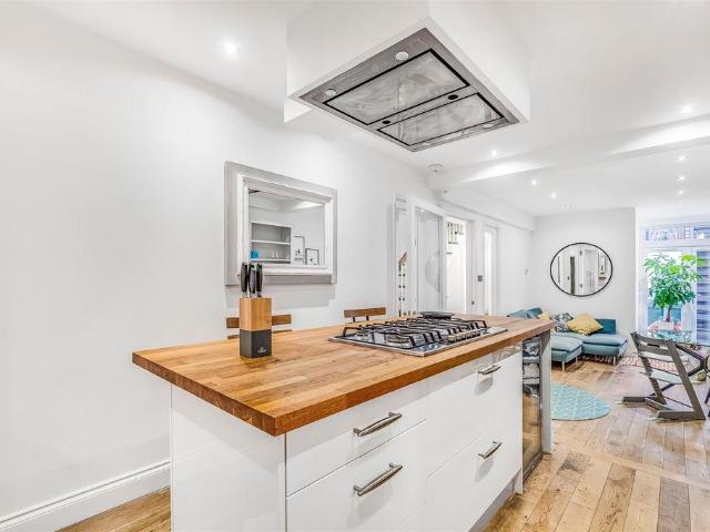 Flat for sale in Putney, Greater London