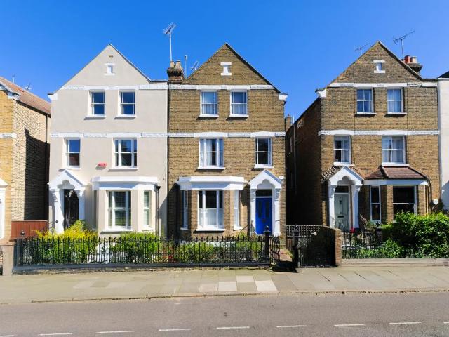 Flat for sale in East Greenwich, Greater London