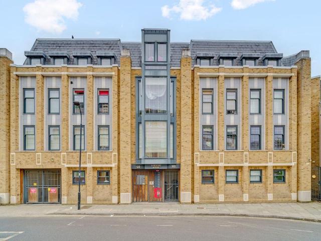 Flat for sale in Fulham, Sands End