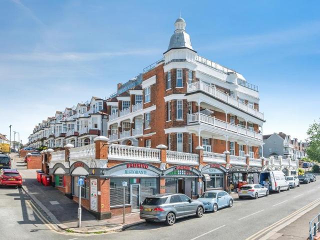 Flat for sale in Alton Barnes, Essex