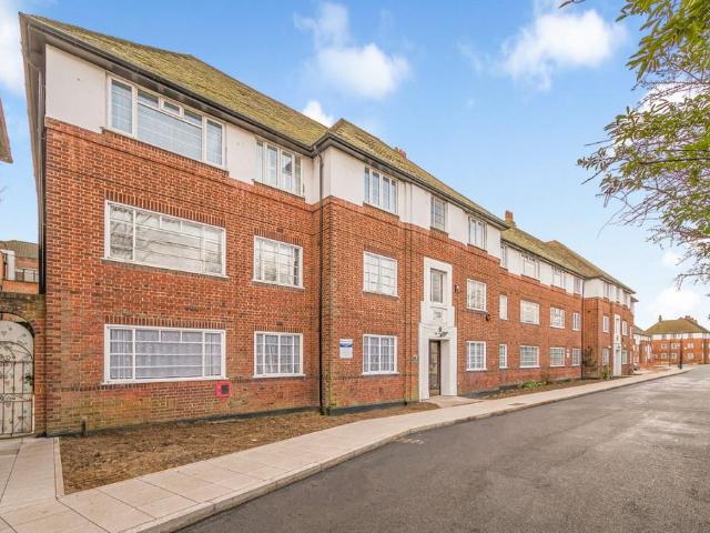 Flat for sale in Hampstead Garden Suburb, Greater London