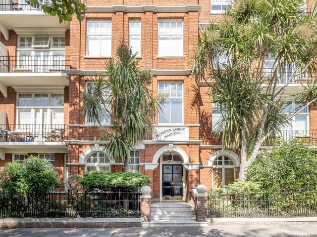 Flat for sale in St Margarets, Greater London