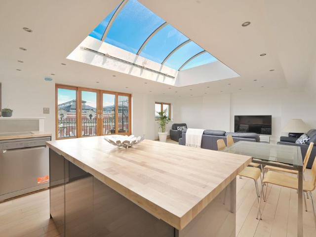 Flat for sale in London Borough of Hounslow, Greater London
