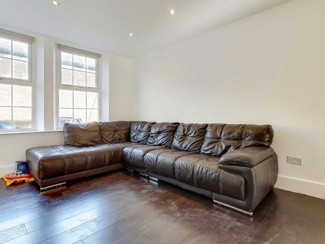 Flat for sale in London Borough of Lambeth, Greater London