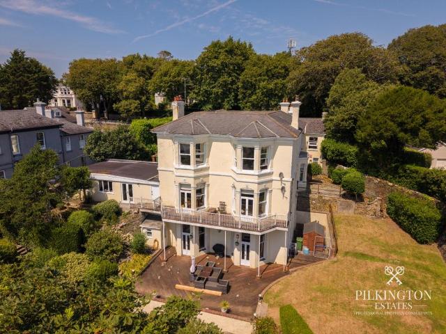 Flat for sale in Mount Wise