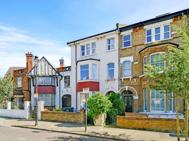 Flat for sale in West Hampstead, Greater London