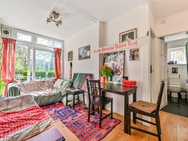 Flat for sale in Kentish Town, Greater London