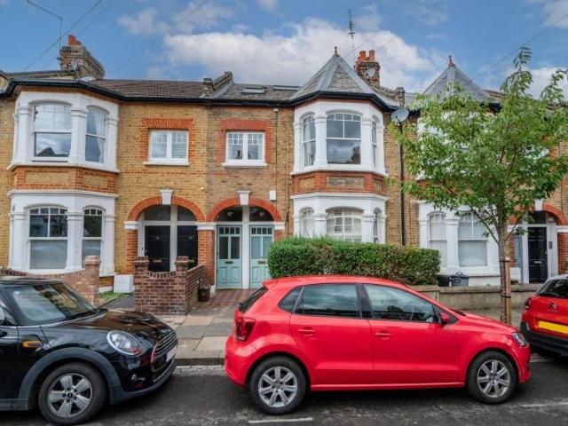 Flat for sale in London Borough of Wandsworth, Greater London
