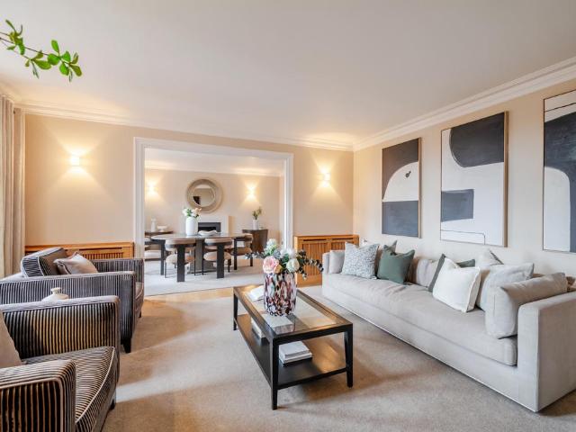 Flat for sale in Kensington, Greater London