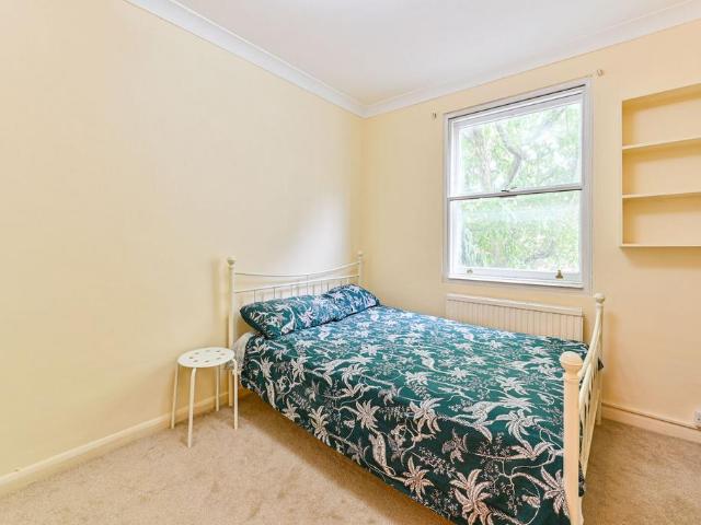 Flat for sale in Brompton, Greater London