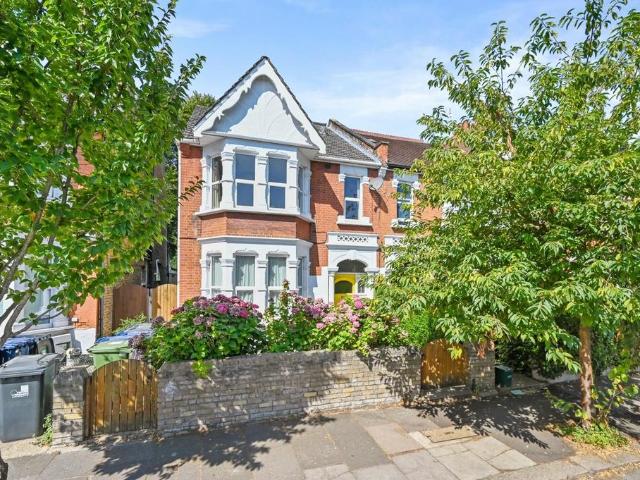 Flat for sale in London Borough of Ealing, Greater London