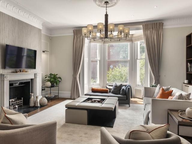 Flat for sale in South Kensington, Greater London