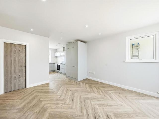 Flat for sale in Stepney, Greater London