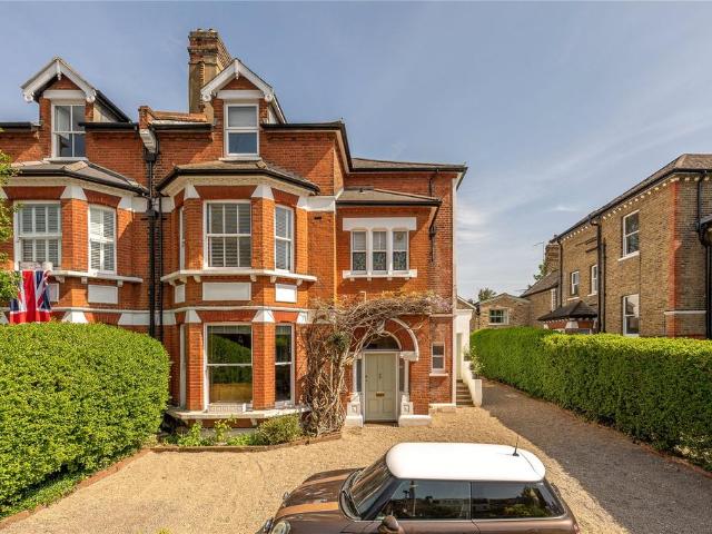 Flat for sale in Earlsfield, Greater London