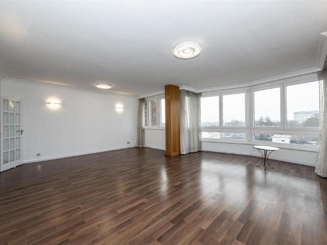 Flat for sale in Paddington, Greater London