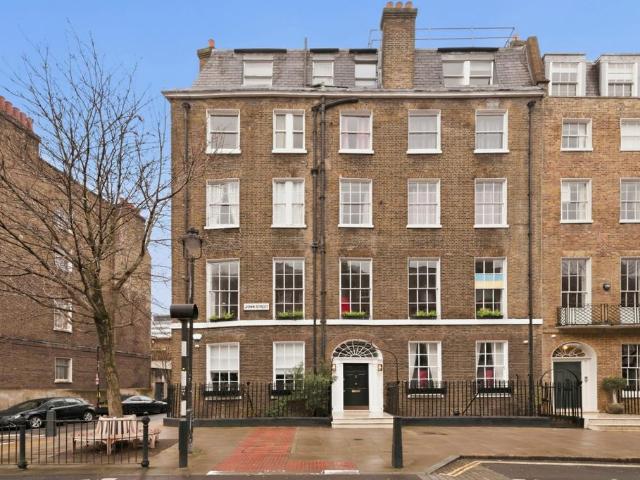 Flat for sale in Holborn, Greater London