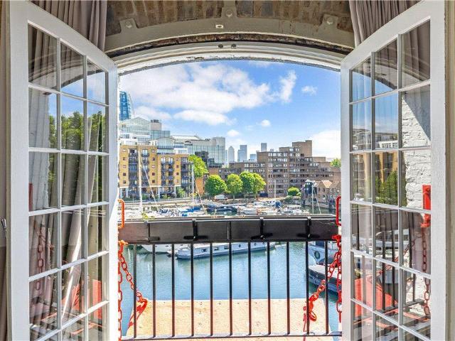 Flat for sale in Tower Liberty, Wapping